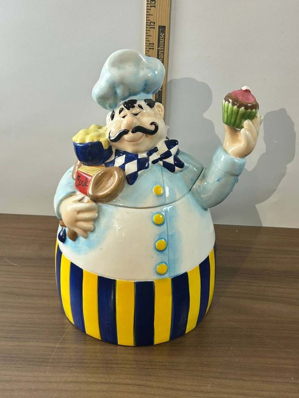 Big Lead Intl Ltd Vintage Chef Baker Cupcake Ceramic Cookie Jar Kitchen Decor